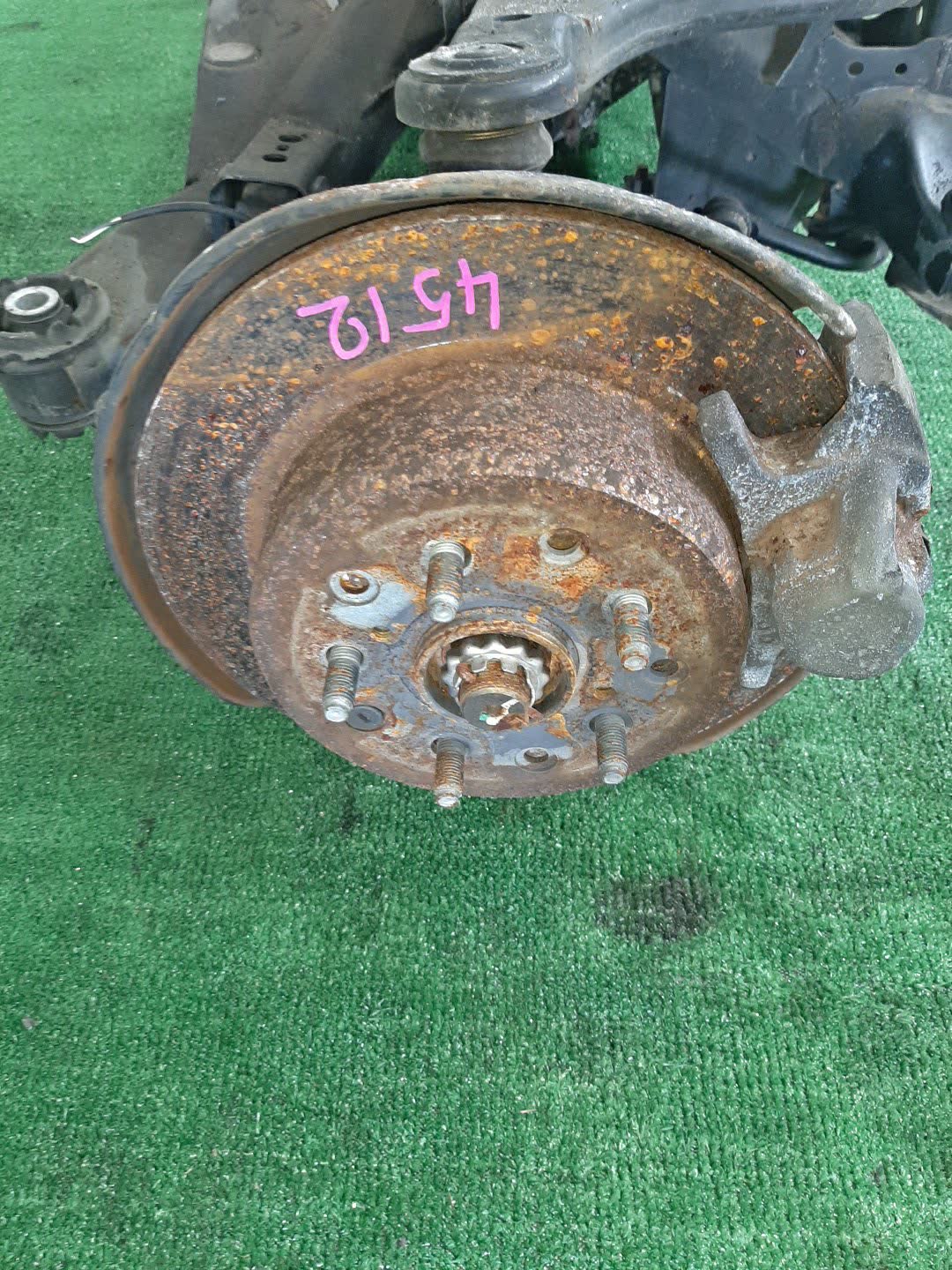 Балка задняя TOYOTA BREVIS JCG10 1JZ-GE 4512 3 ракурс Балка задняя TOYOTA BREVIS JCG10 1JZ-GE 4512 3 ракурс