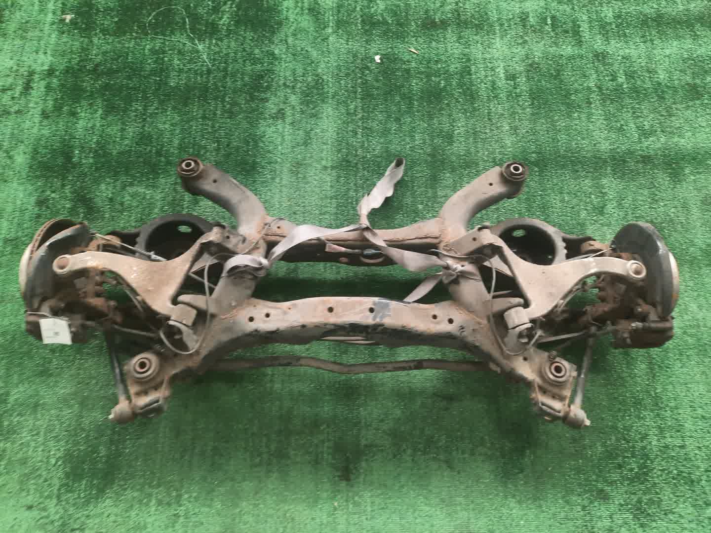 Балка задняя NISSAN PRESAGE PU31 VQ35DE 5135 1 ракурс