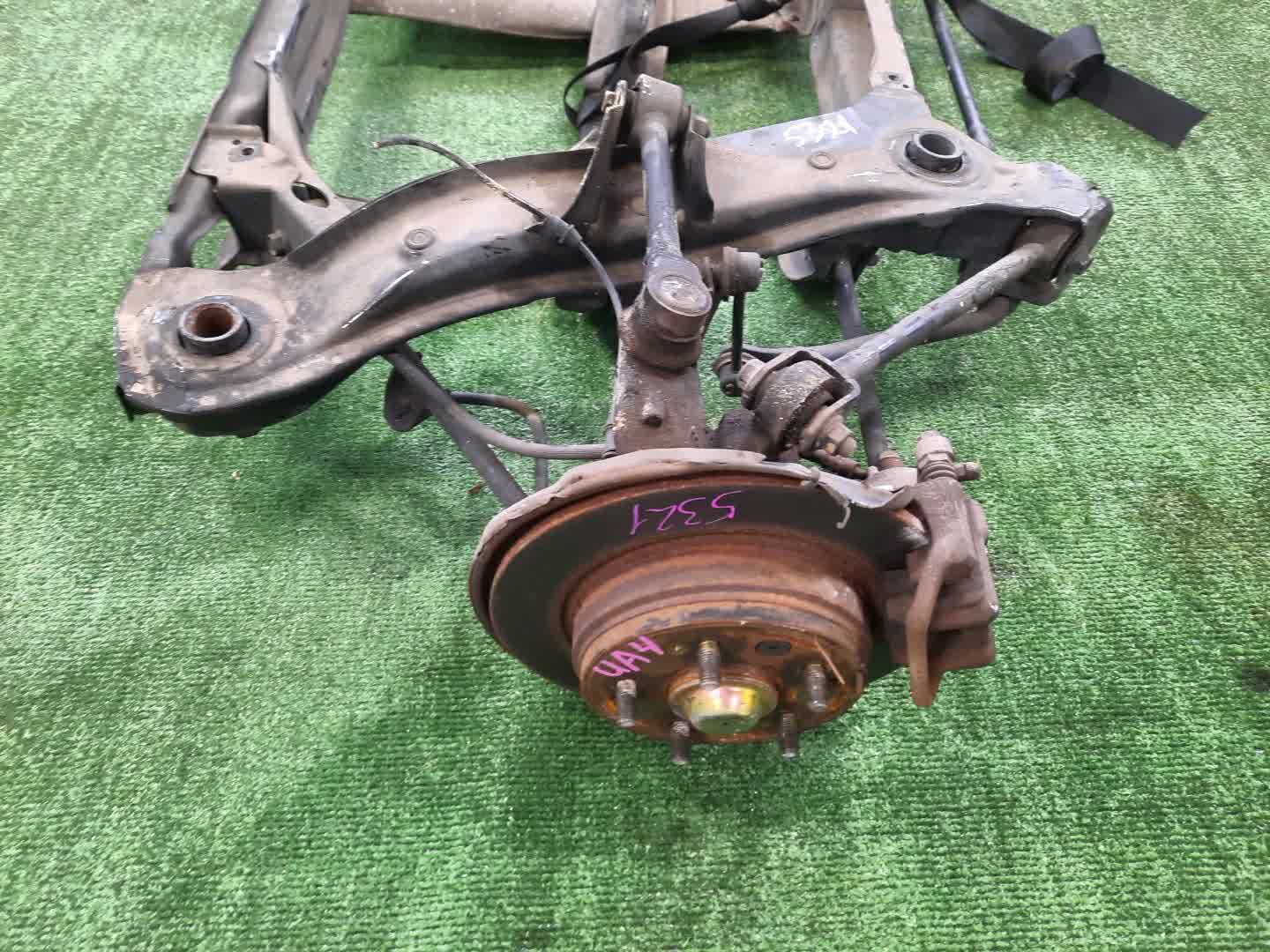 Балка задняя HONDA INSPIRE UA4 J25A 5321 3 ракурс Балка задняя HONDA INSPIRE UA4 J25A 5321 3 ракурс