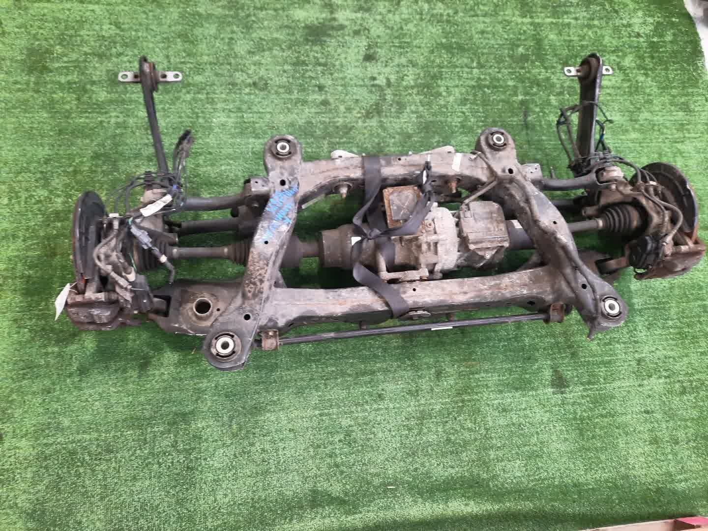 Балка задняя JEEP CHEROKEE KL EHB 5443 1 ракурс Балка задняя JEEP CHEROKEE KL EHB 5443 1 ракурс