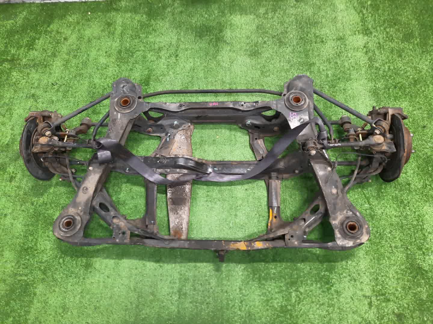 Балка задняя HONDA INSPIRE UA4 J25A 5552 1 ракурс Балка задняя HONDA INSPIRE UA4 J25A 5552 1 ракурс