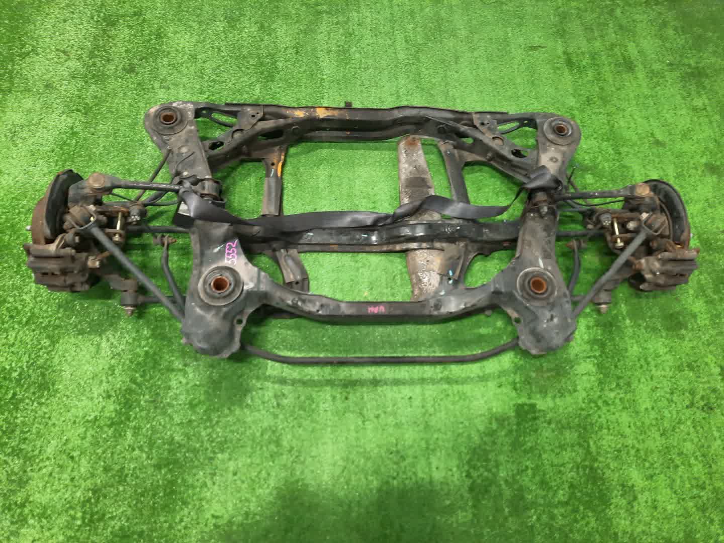 Балка задняя HONDA INSPIRE UA4 J25A 5552 2 ракурс Балка задняя HONDA INSPIRE UA4 J25A 5552 2 ракурс