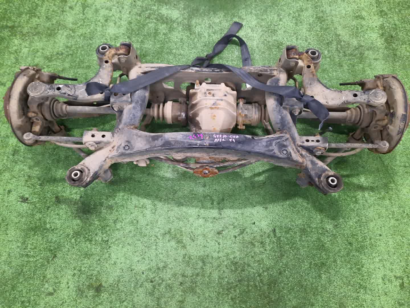 Балка задняя TOYOTA ALTEZZA GXE10 1G-FE 5570 1 ракурс Балка задняя TOYOTA ALTEZZA GXE10 1G-FE 5570 1 ракурс