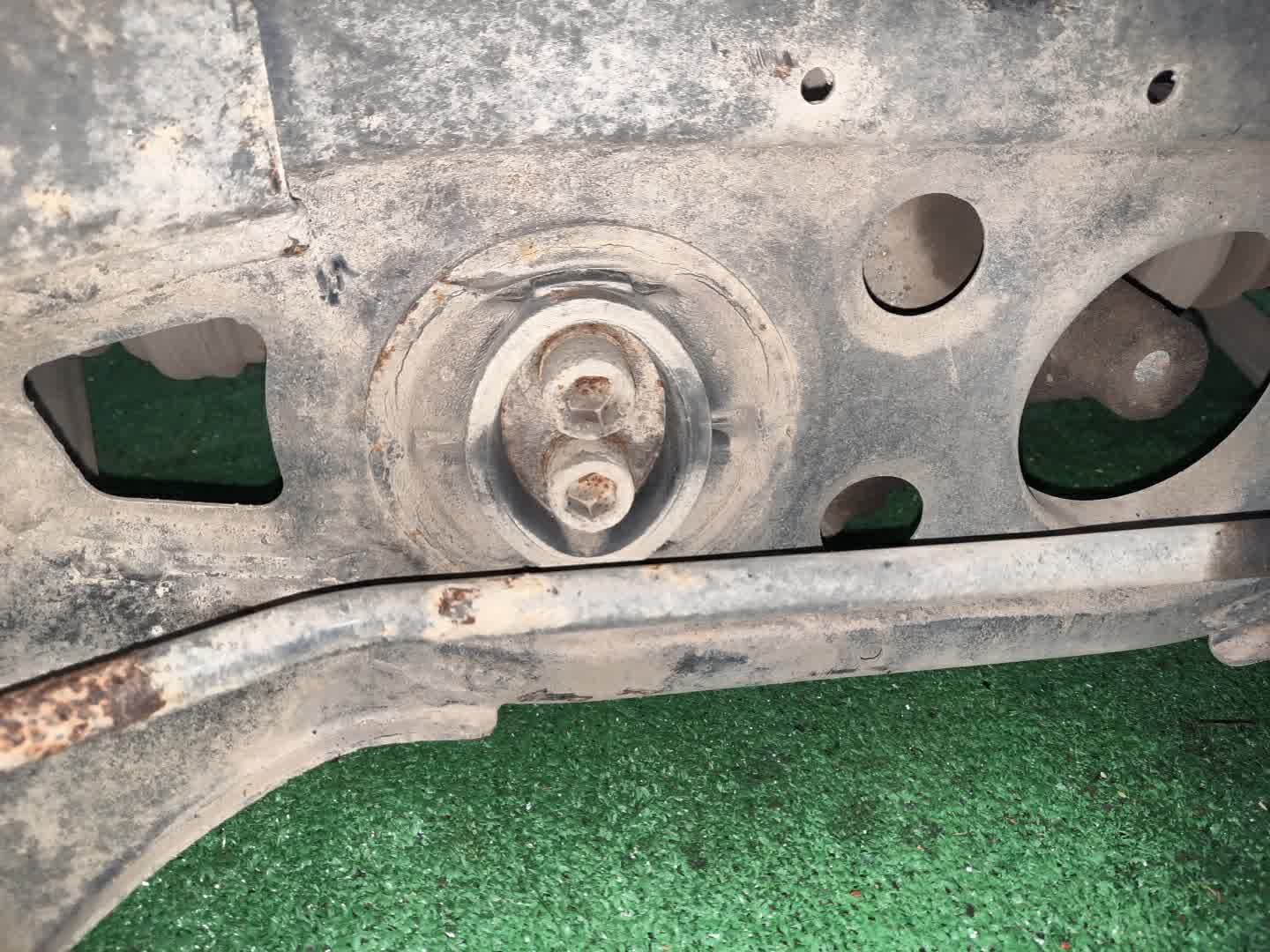 Балка задняя TOYOTA ALTEZZA GXE10 1G-FE 5570 5 ракурс Балка задняя TOYOTA ALTEZZA GXE10 1G-FE 5570 5 ракурс