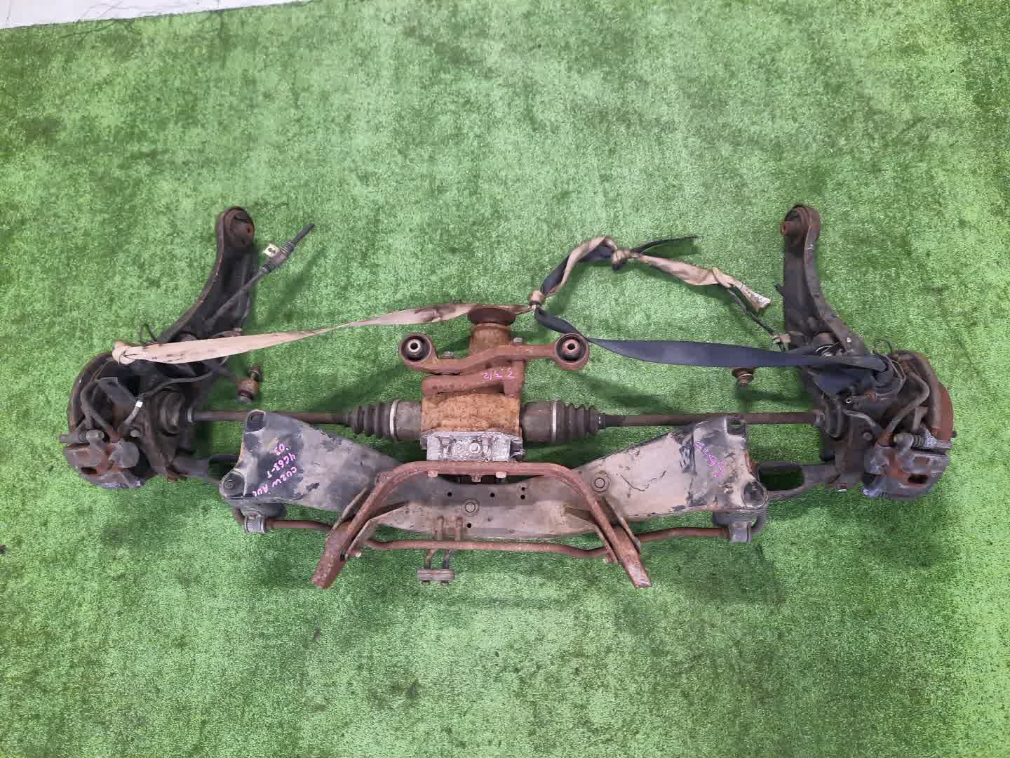 Балка задняя MITSUBISHI AIRTREK CU2W 4G63T 5575 1 ракурс Балка задняя MITSUBISHI AIRTREK CU2W 4G63T 5575 1 ракурс