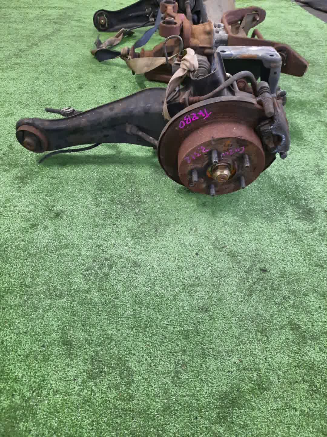 Балка задняя MITSUBISHI AIRTREK CU2W 4G63T 5575 3 ракурс Балка задняя MITSUBISHI AIRTREK CU2W 4G63T 5575 3 ракурс