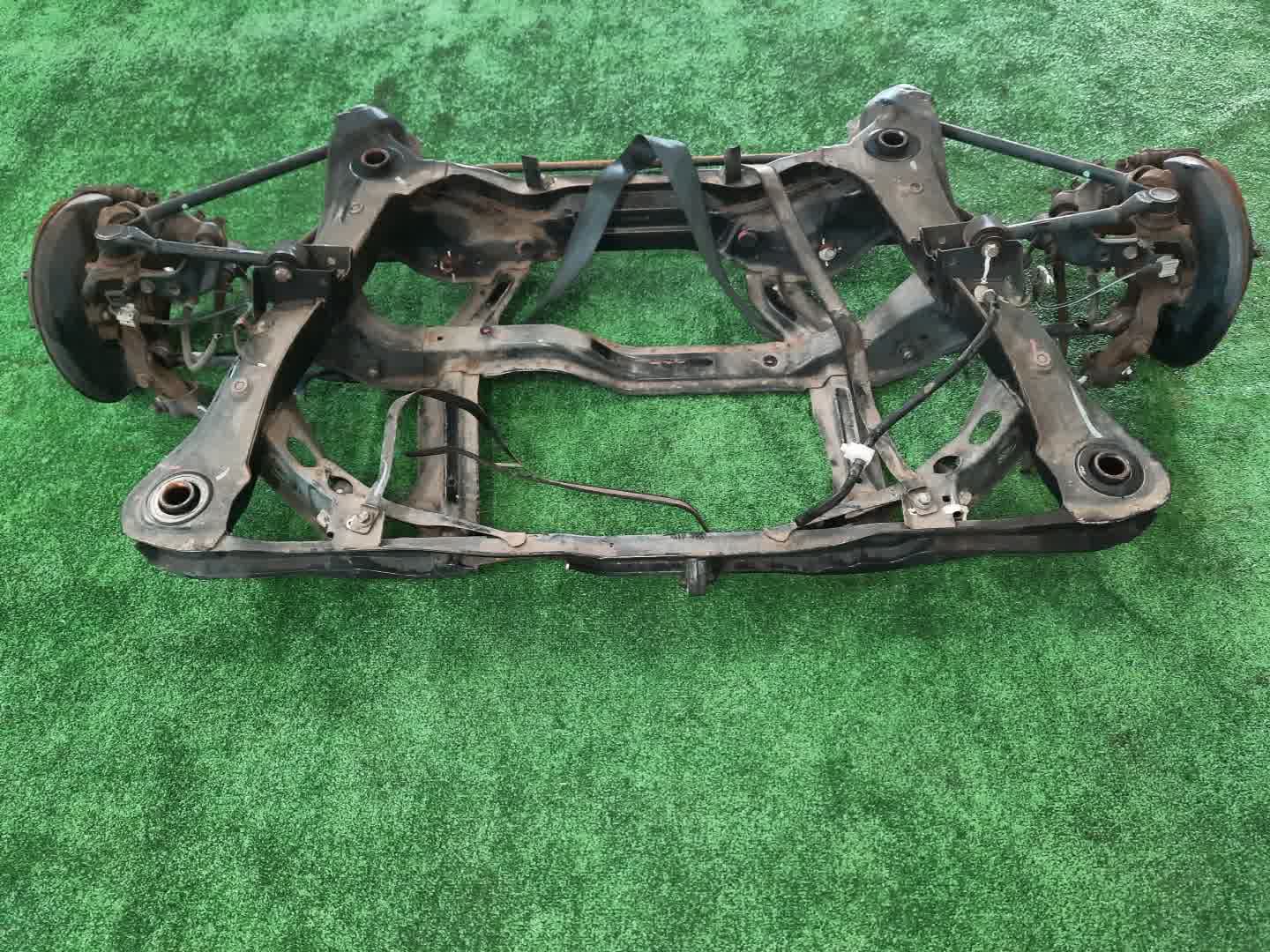 Балка задняя HONDA INSPIRE UC1 J30A 5652 1 ракурс Балка задняя HONDA INSPIRE UC1 J30A 5652 1 ракурс