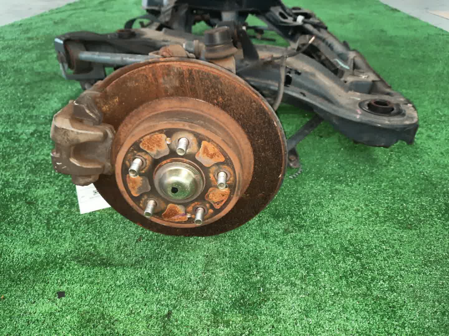 Балка задняя HONDA INSPIRE UC1 J30A 5652 3 ракурс Балка задняя HONDA INSPIRE UC1 J30A 5652 3 ракурс
