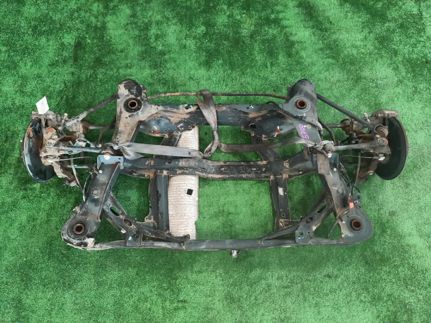 Балка задняя HONDA INSPIRE UC1 J30A 5700 1 ракурс Балка задняя HONDA INSPIRE UC1 J30A 5700 1 ракурс
