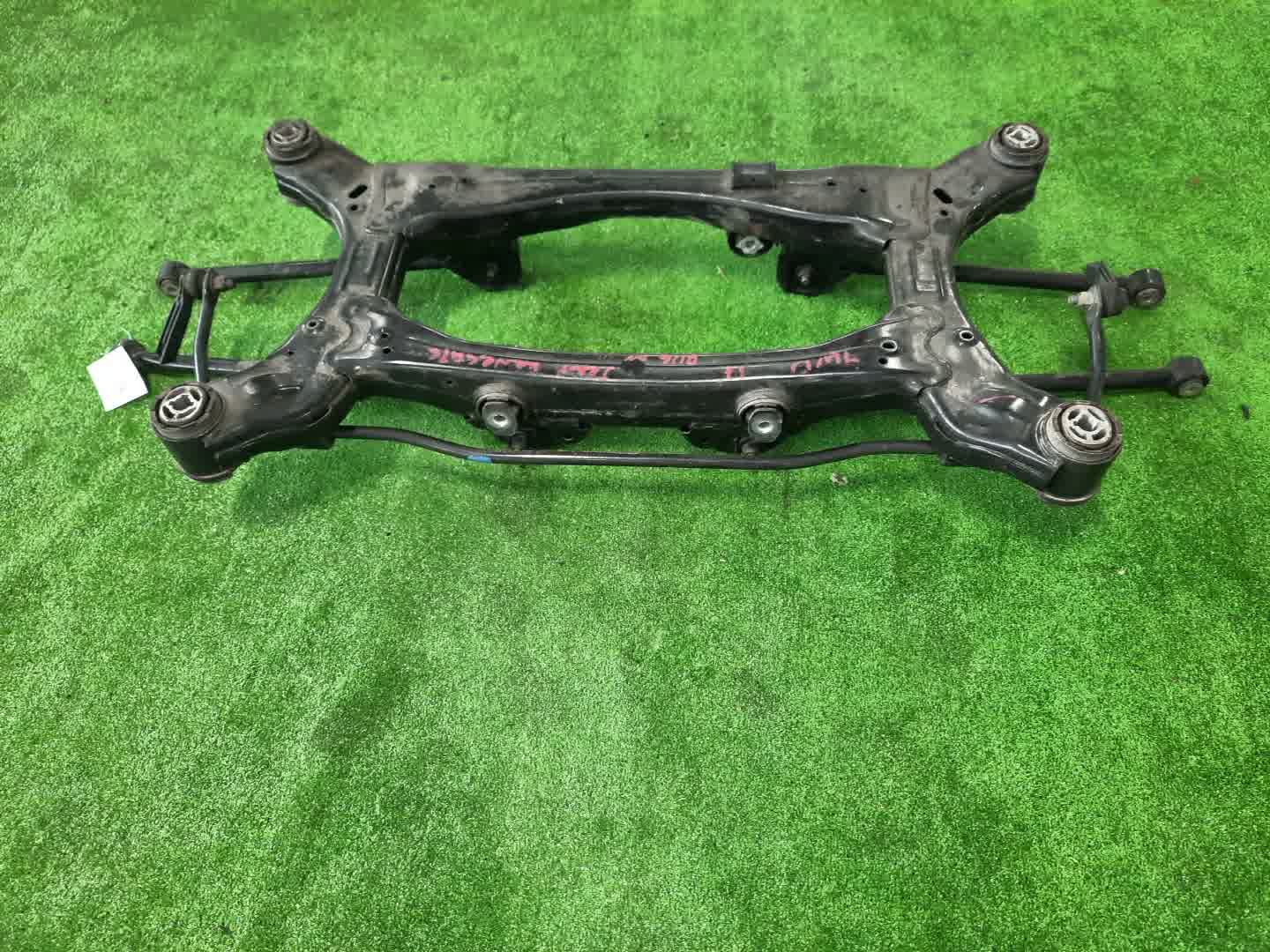 Балка задняя JEEP RENEGADE BU 5751 1 ракурс Балка задняя JEEP RENEGADE BU 5751 1 ракурс