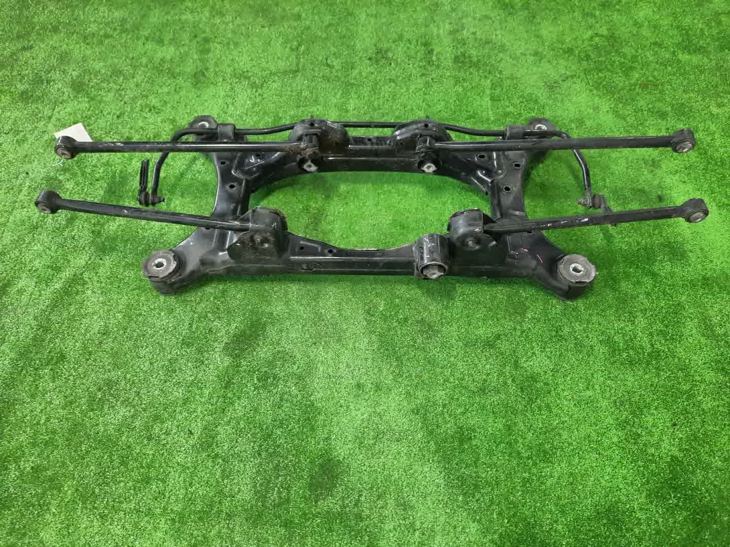 Балка задняя JEEP RENEGADE BU 5751 3 ракурс Балка задняя JEEP RENEGADE BU 5751 3 ракурс
