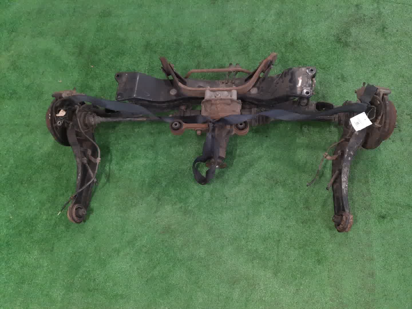Балка задняя MITSUBISHI AIRTREK CU2W 4G63 5772 1 ракурс Балка задняя MITSUBISHI AIRTREK CU2W 4G63 5772 1 ракурс
