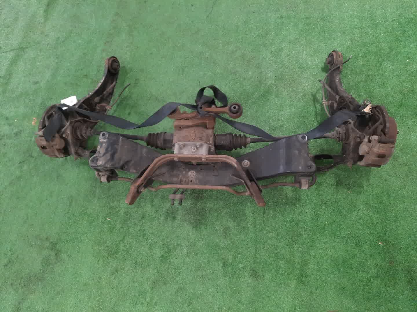 Балка задняя MITSUBISHI AIRTREK CU2W 4G63 5772 2 ракурс Балка задняя MITSUBISHI AIRTREK CU2W 4G63 5772 2 ракурс