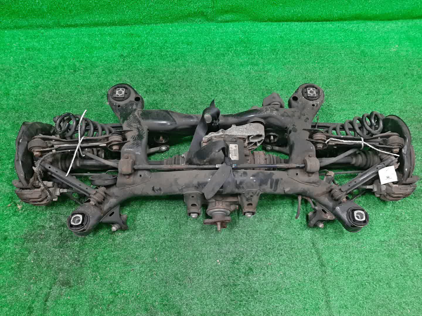 Балка задняя BMW X1 E84 N20B20A 5787 3 ракурс Балка задняя BMW X1 E84 N20B20A 5787 3 ракурс