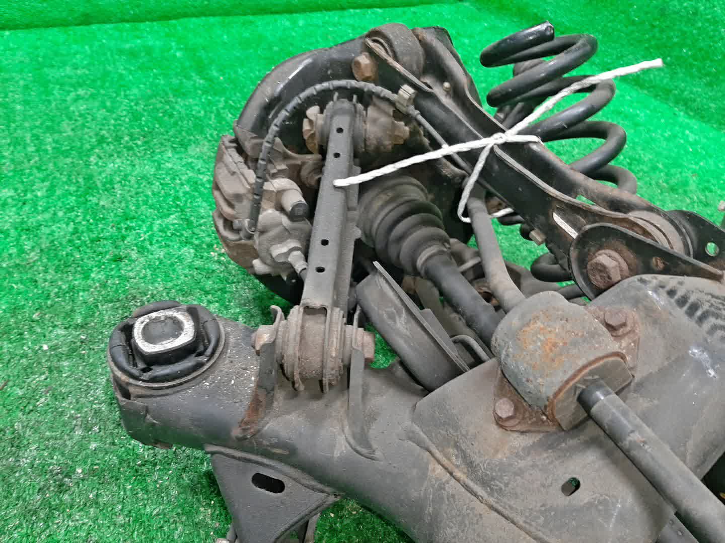 Балка задняя BMW X1 E84 N20B20A 5787 4 ракурс Балка задняя BMW X1 E84 N20B20A 5787 4 ракурс
