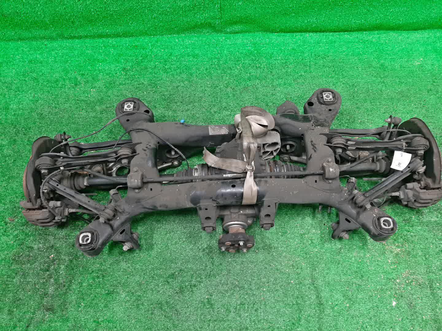 Балка задняя BMW X1 E84 N20B20A 5822 3 ракурс Балка задняя BMW X1 E84 N20B20A 5822 3 ракурс
