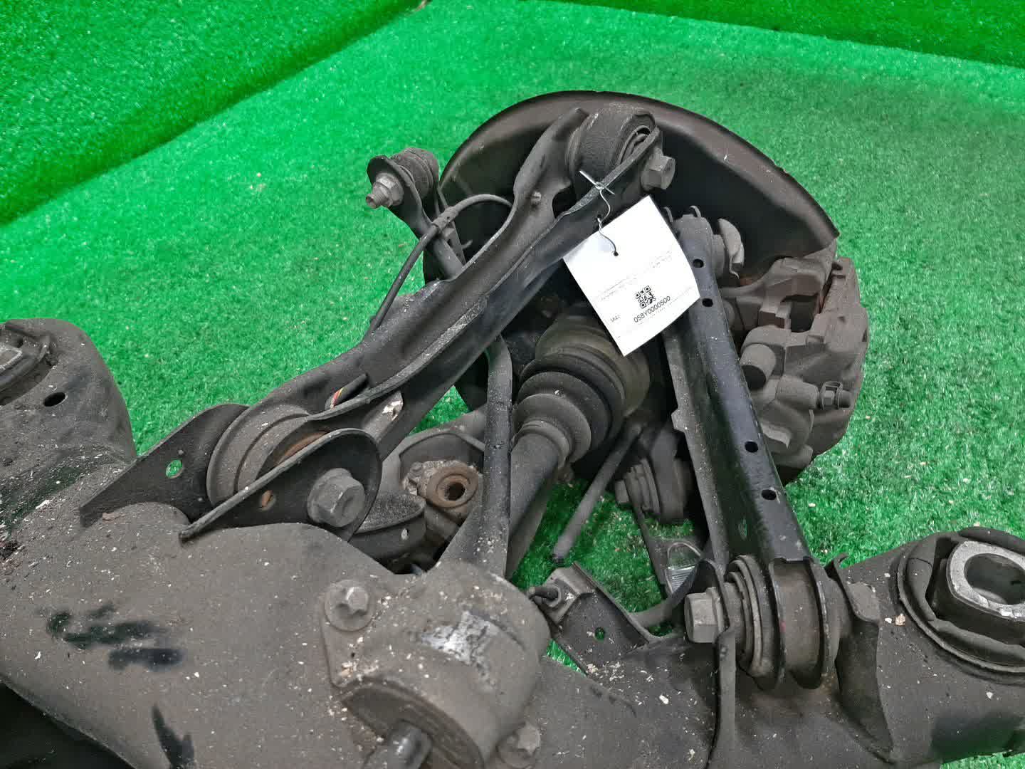 Балка задняя BMW X1 E84 N20B20A 5822 4 ракурс Балка задняя BMW X1 E84 N20B20A 5822 4 ракурс