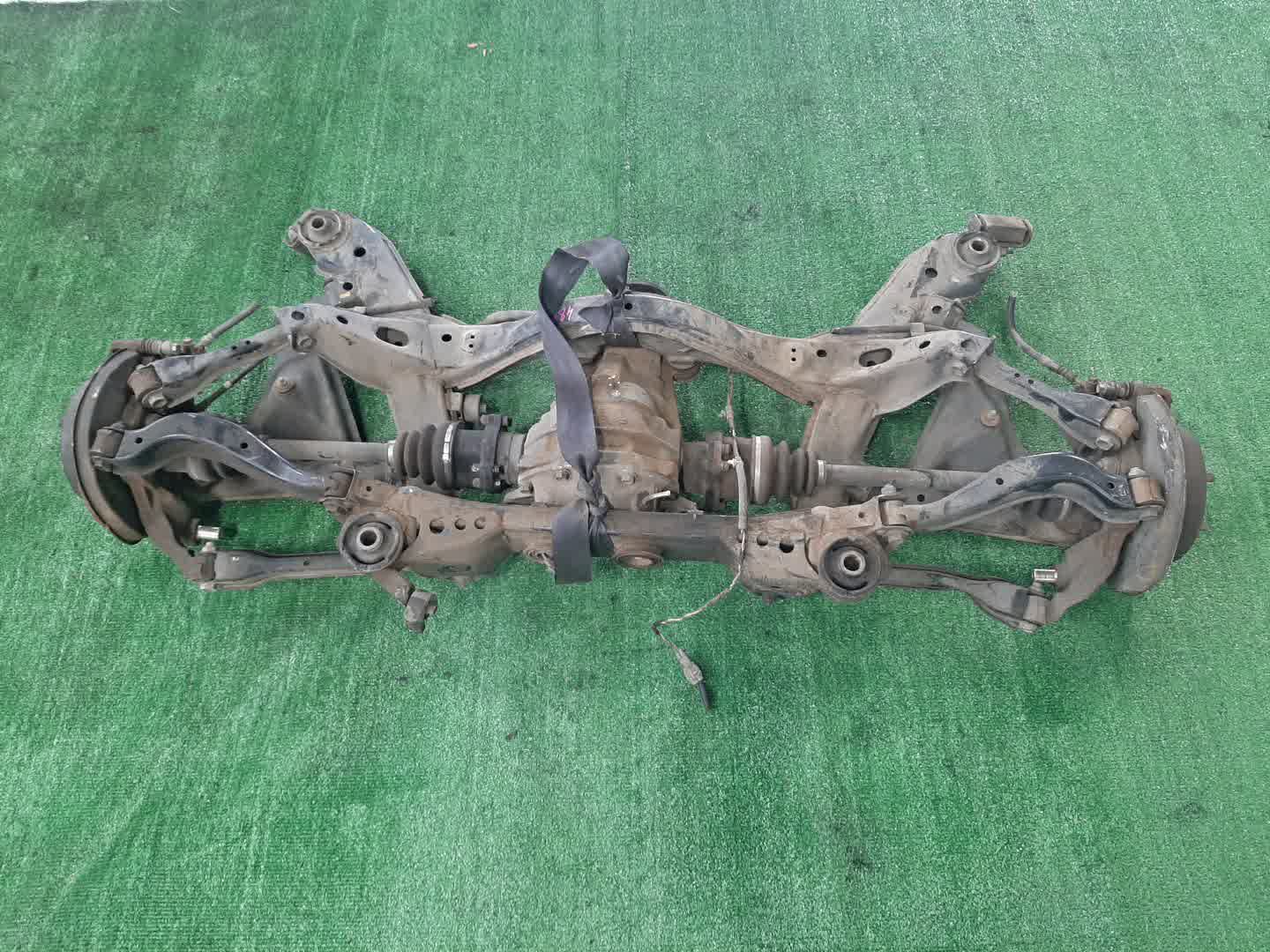 Балка задняя NISSAN LAUREL HC35 RB20DE 5947 1 ракурс