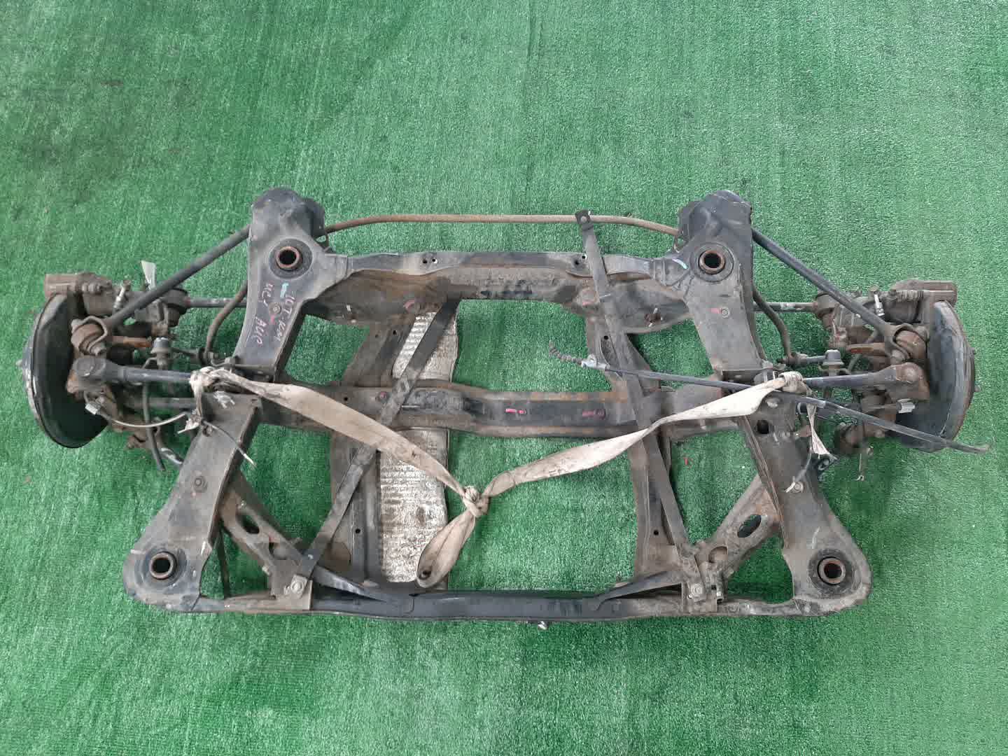 Балка задняя HONDA INSPIRE UC1 J30A 5957 1 ракурс Балка задняя HONDA INSPIRE UC1 J30A 5957 1 ракурс