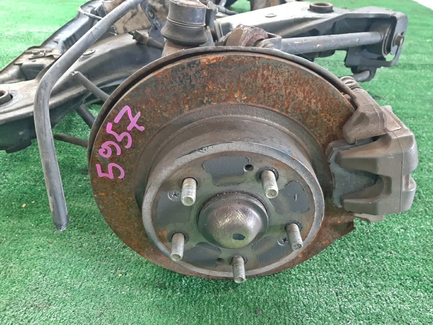 Балка задняя HONDA INSPIRE UC1 J30A 5957 4 ракурс Балка задняя HONDA INSPIRE UC1 J30A 5957 4 ракурс