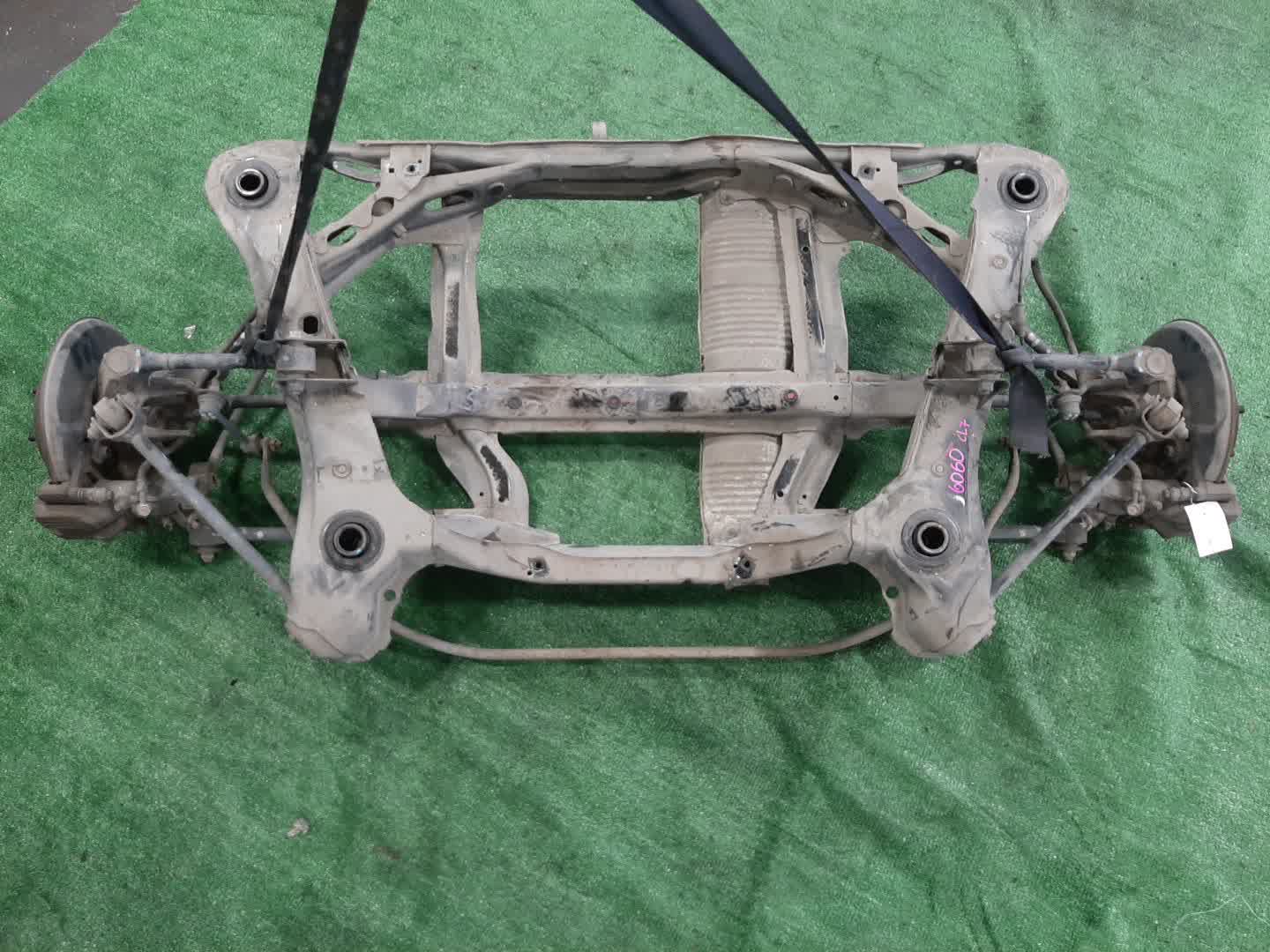 Балка задняя HONDA INSPIRE UC1 J30A 6060 1 ракурс Балка задняя HONDA INSPIRE UC1 J30A 6060 1 ракурс