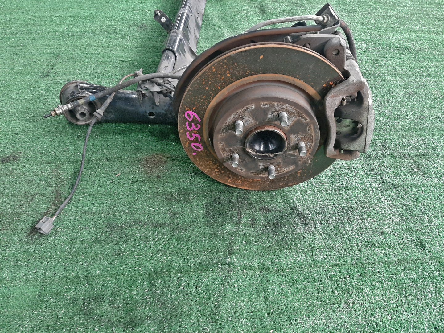 Балка задняя NISSAN LEAF ZE1 EM57 6350 3 ракурс Балка задняя NISSAN LEAF ZE1 EM57 6350 3 ракурс