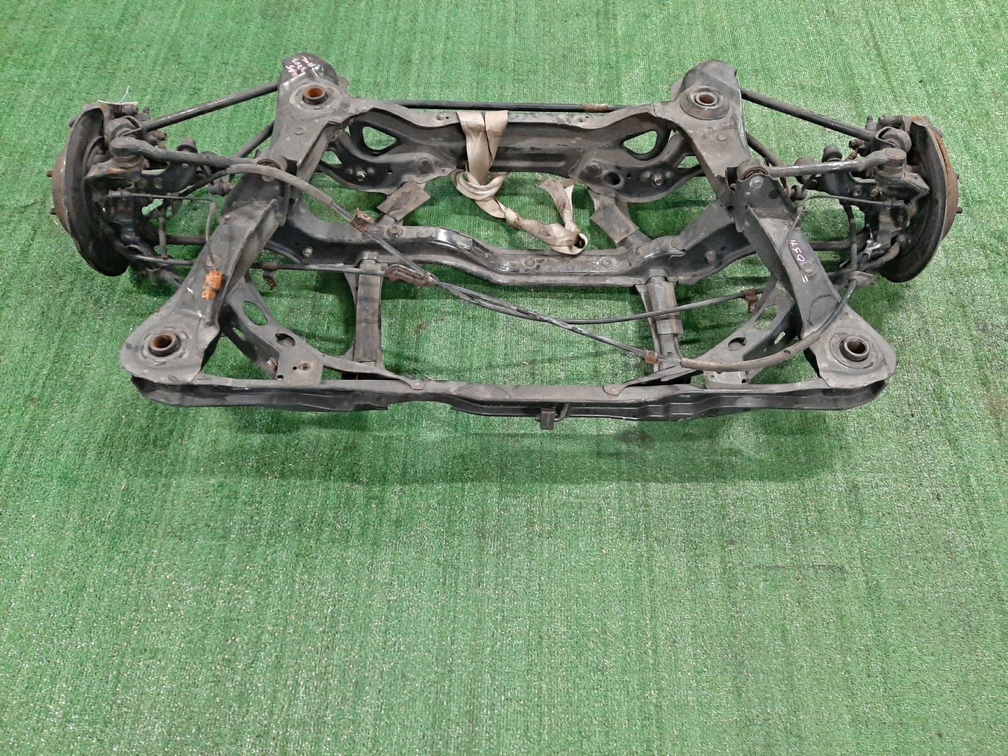 Балка задняя HONDA INSPIRE UA5 J32A 6371 2 ракурс Балка задняя HONDA INSPIRE UA5 J32A 6371 2 ракурс