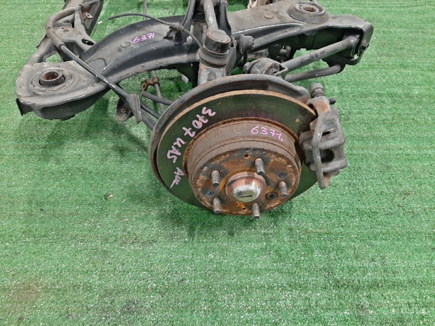 Балка задняя HONDA INSPIRE UA5 J32A 6371 3 ракурс Балка задняя HONDA INSPIRE UA5 J32A 6371 3 ракурс