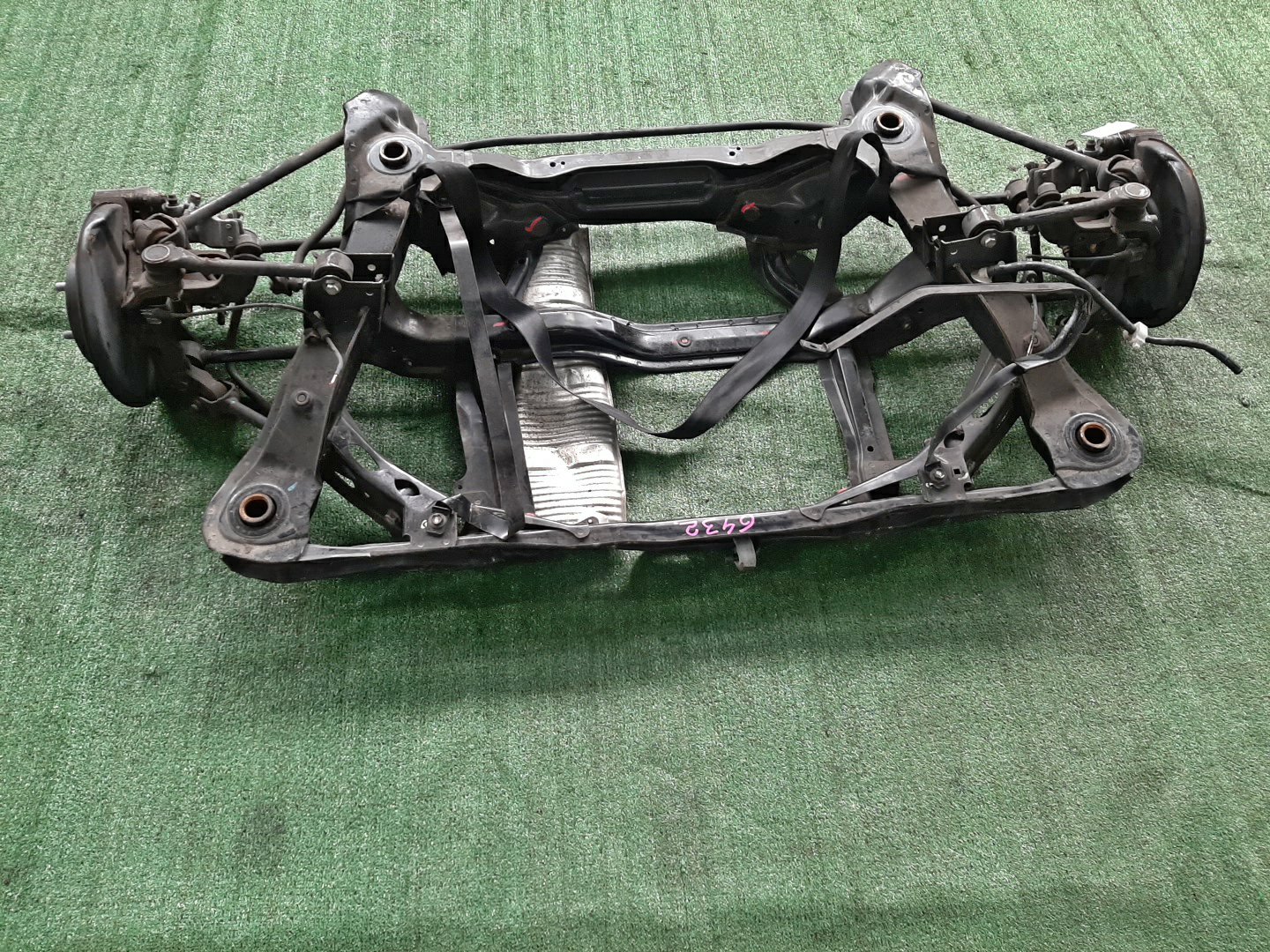 Балка задняя HONDA INSPIRE UC1 J30A BSFYJ005 2 ракурс Балка задняя HONDA INSPIRE UC1 J30A BSFYJ005 2 ракурс