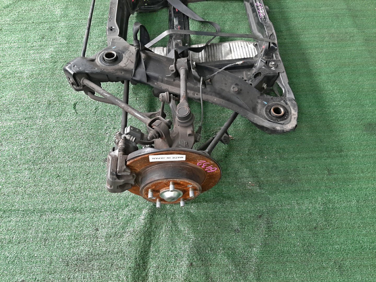 Балка задняя HONDA INSPIRE UC1 J30A BSFYJ005 3 ракурс Балка задняя HONDA INSPIRE UC1 J30A BSFYJ005 3 ракурс