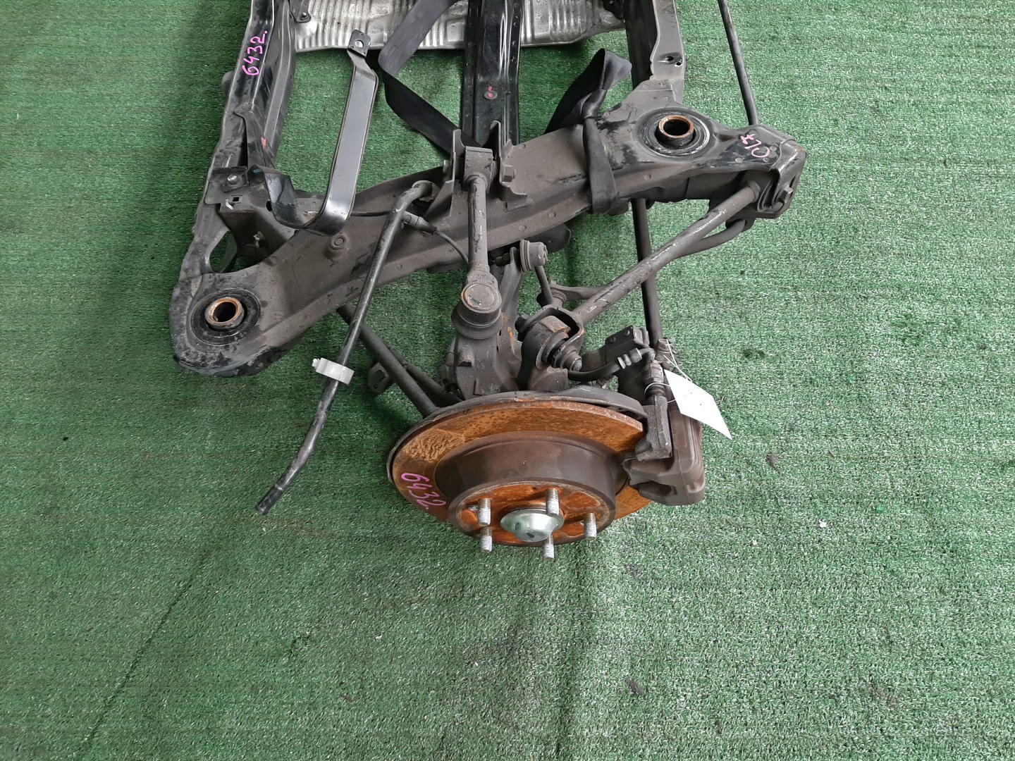 Балка задняя HONDA INSPIRE UC1 J30A BSFYJ005 4 ракурс Балка задняя HONDA INSPIRE UC1 J30A BSFYJ005 4 ракурс