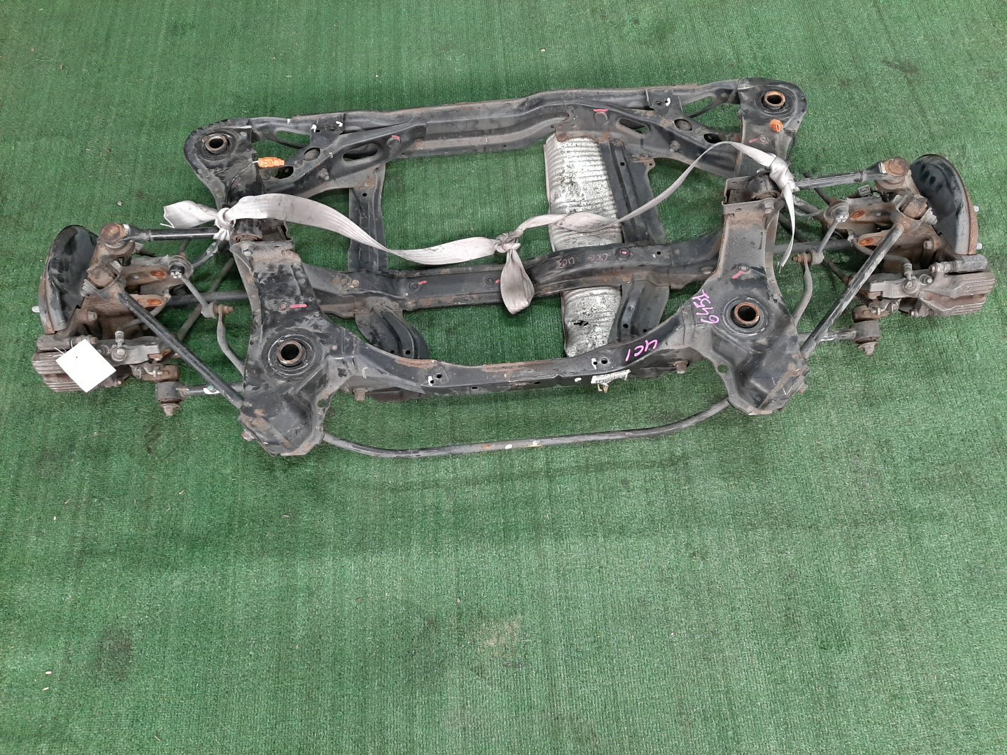 Балка задняя HONDA INSPIRE UC1 J30A 6451 1 ракурс Балка задняя HONDA INSPIRE UC1 J30A 6451 1 ракурс