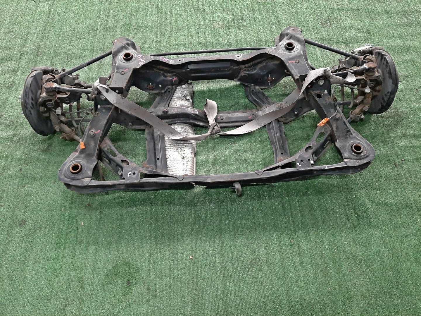 Балка задняя HONDA INSPIRE UC1 J30A 6451 2 ракурс Балка задняя HONDA INSPIRE UC1 J30A 6451 2 ракурс