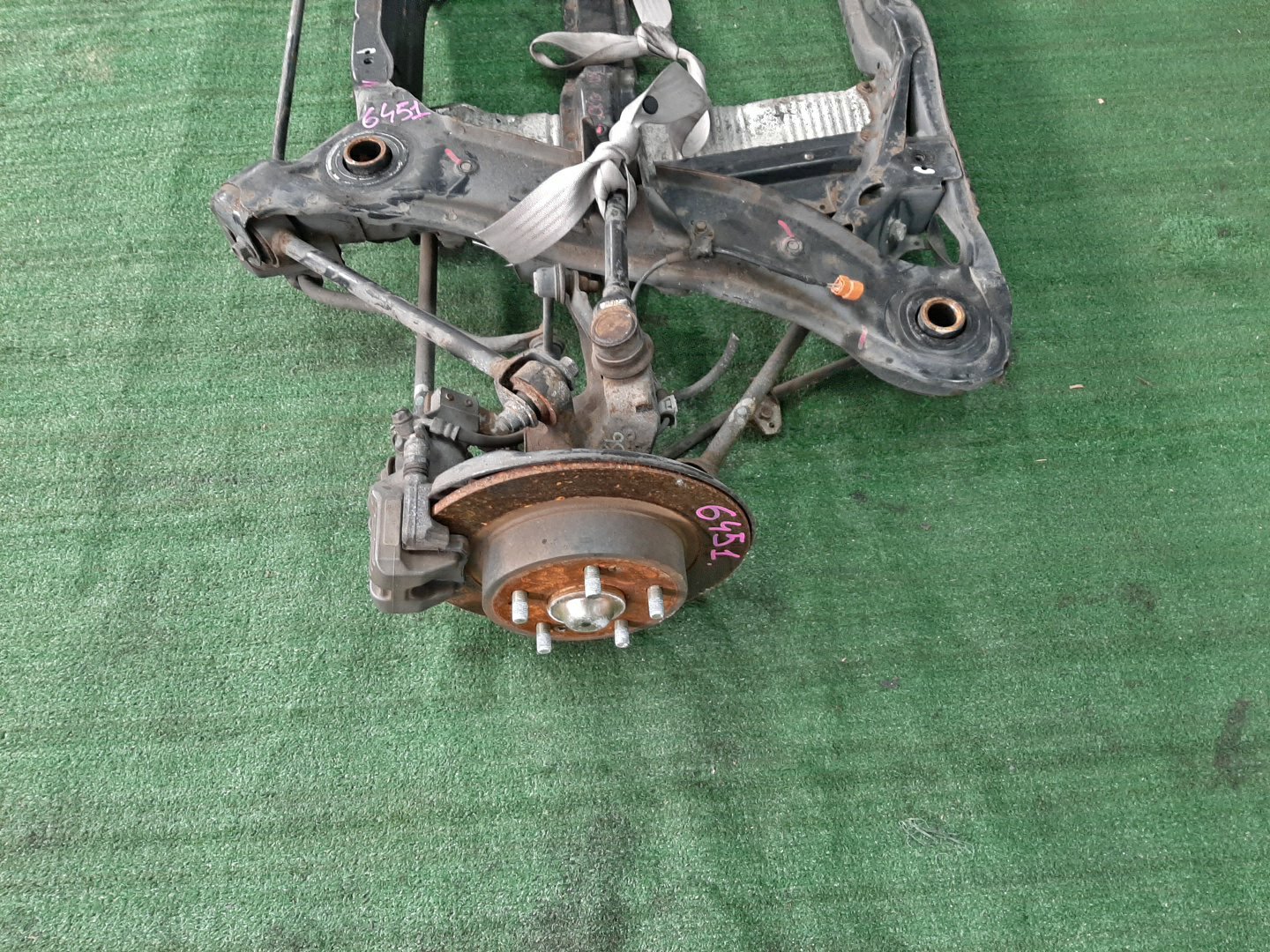Балка задняя HONDA INSPIRE UC1 J30A 6451 3 ракурс Балка задняя HONDA INSPIRE UC1 J30A 6451 3 ракурс