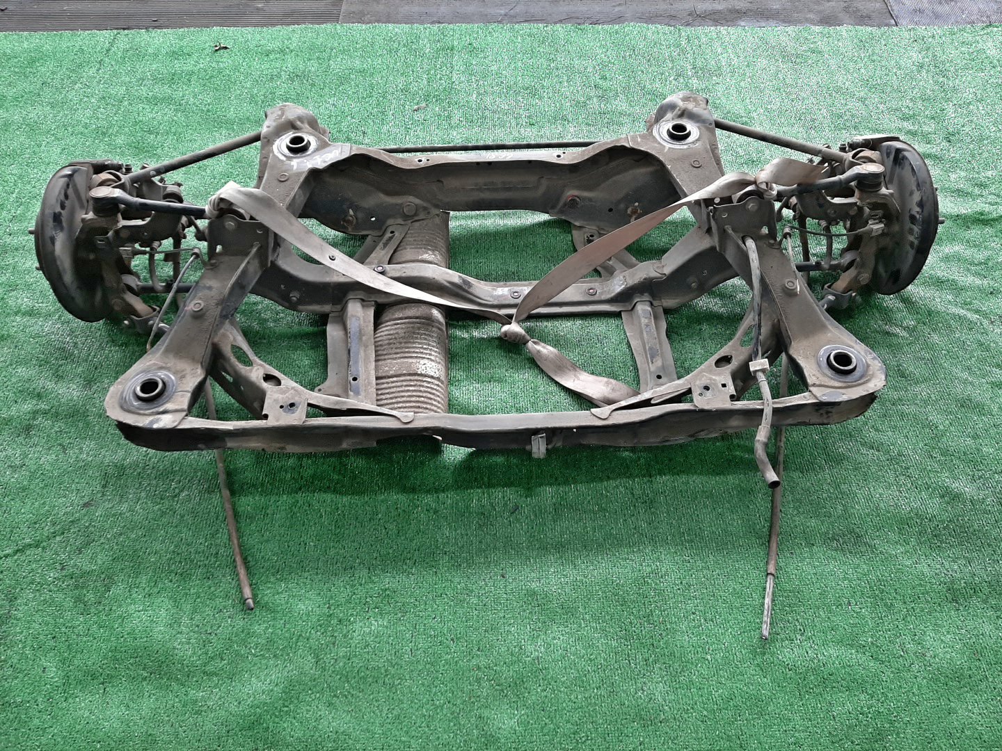 Балка задняя HONDA INSPIRE UC1 J30A 6681 1 ракурс Балка задняя HONDA INSPIRE UC1 J30A 6681 1 ракурс