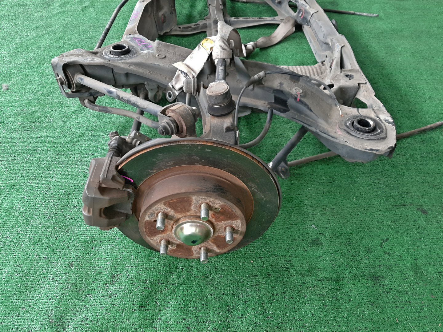 Балка задняя HONDA INSPIRE UC1 J30A 6681 3 ракурс Балка задняя HONDA INSPIRE UC1 J30A 6681 3 ракурс