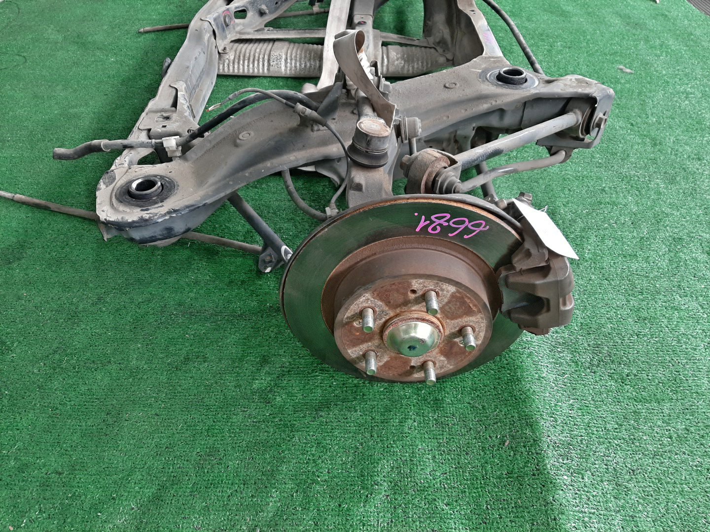 Балка задняя HONDA INSPIRE UC1 J30A 6681 4 ракурс Балка задняя HONDA INSPIRE UC1 J30A 6681 4 ракурс