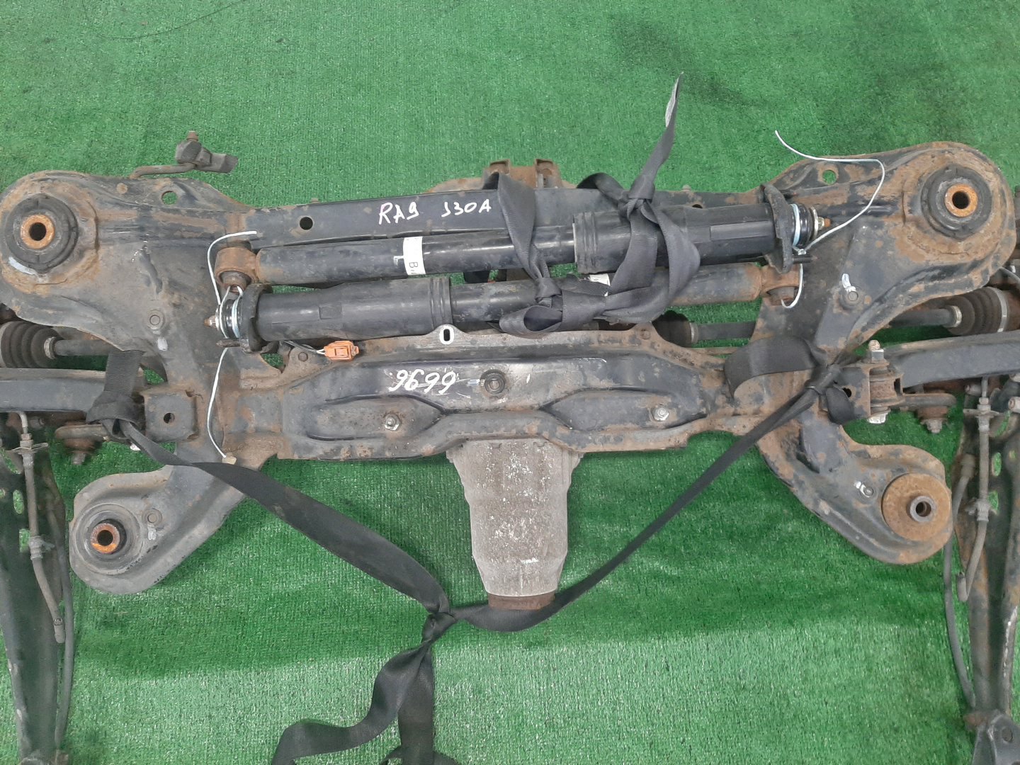 Балка задняя HONDA ODYSSEY RA9 J30A 6696 2 ракурс Балка задняя HONDA ODYSSEY RA9 J30A 6696 2 ракурс