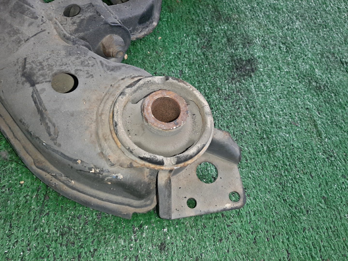 Балка задняя NISSAN LAUREL HC35 RB20DE 6719 5 ракурс
