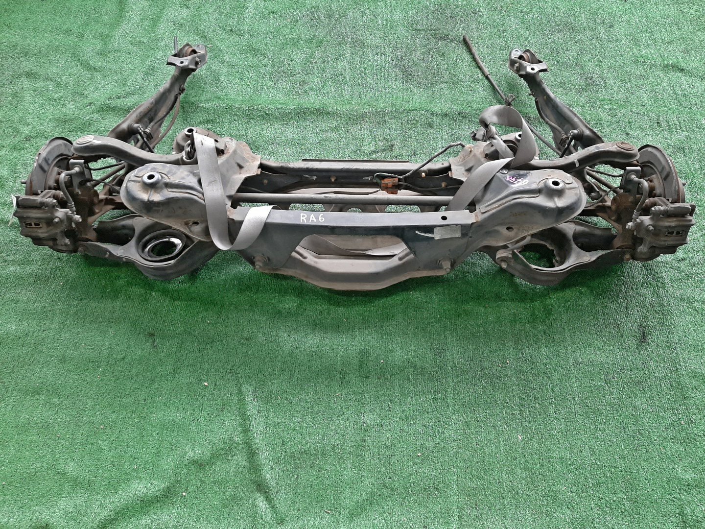 Балка задняя HONDA ODYSSEY RA6 F23A 6746 2 ракурс Балка задняя HONDA ODYSSEY RA6 F23A 6746 2 ракурс