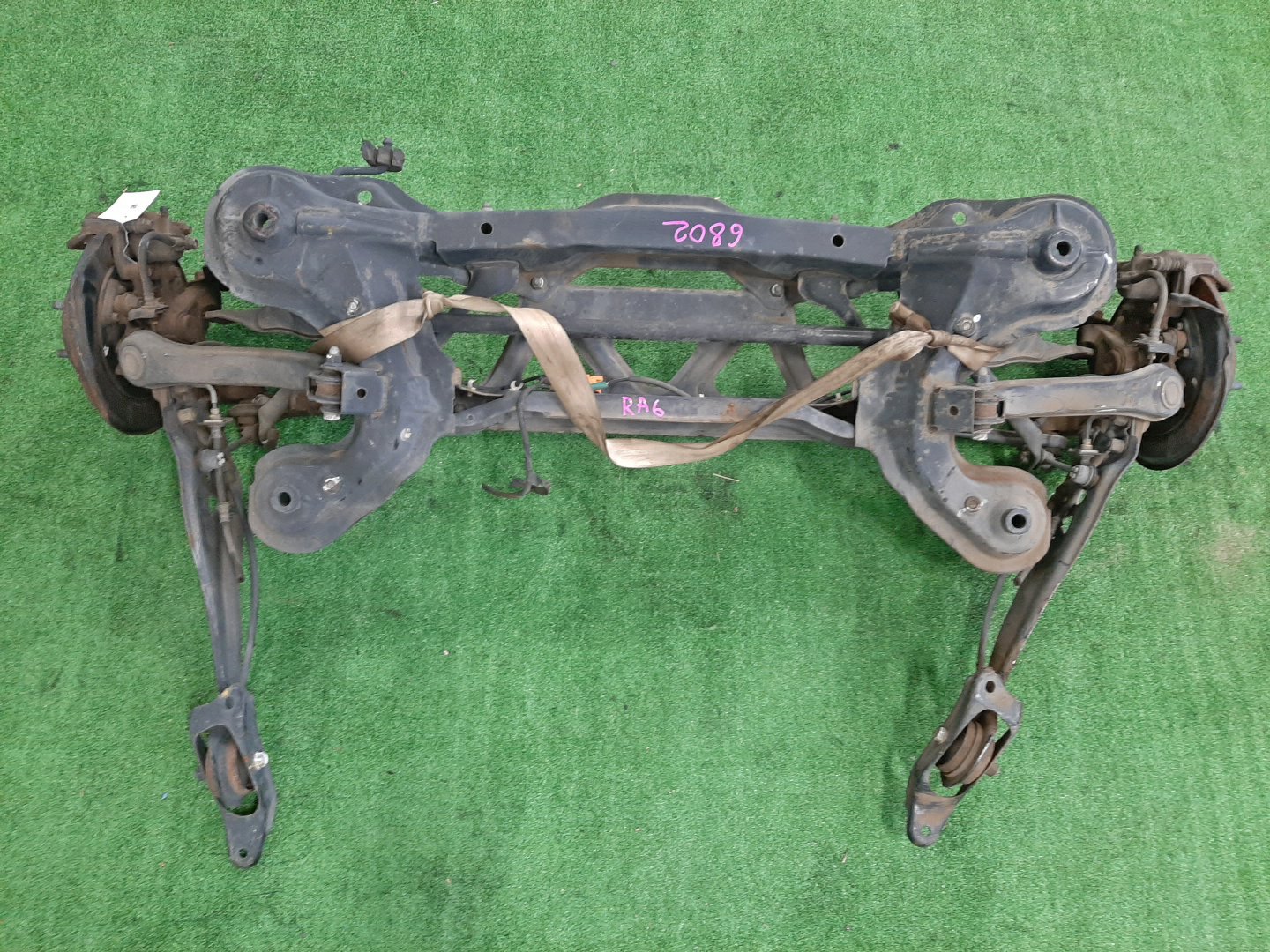 Балка задняя HONDA ODYSSEY RA6 F23A 6802 1 ракурс Балка задняя HONDA ODYSSEY RA6 F23A 6802 1 ракурс