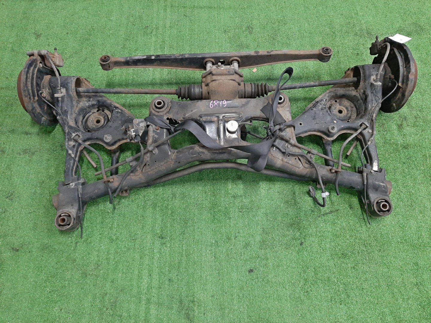 Балка задняя MITSUBISHI GRANDIS NA4W 4G69 6819 1 ракурс Балка задняя MITSUBISHI GRANDIS NA4W 4G69 6819 1 ракурс