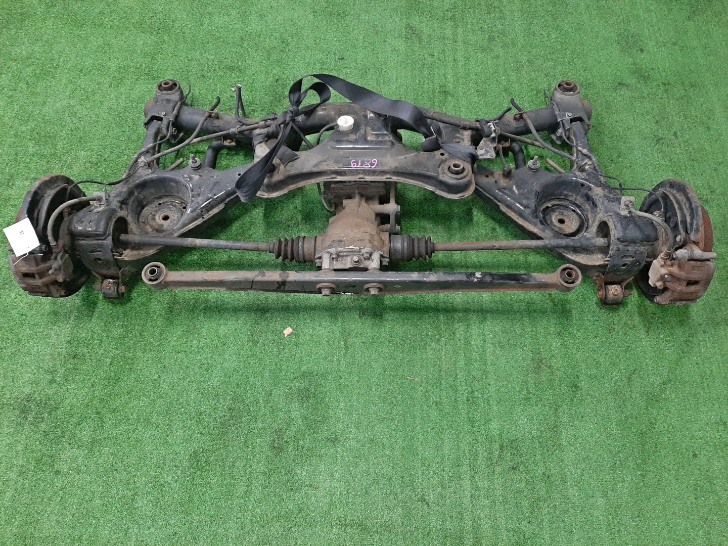 Балка задняя MITSUBISHI GRANDIS NA4W 4G69 6819 2 ракурс Балка задняя MITSUBISHI GRANDIS NA4W 4G69 6819 2 ракурс
