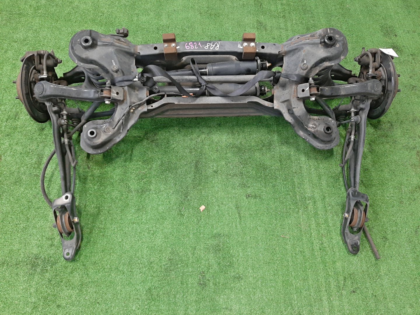 Балка задняя HONDA ODYSSEY RA8 J30A 6821 1 ракурс Балка задняя HONDA ODYSSEY RA8 J30A 6821 1 ракурс