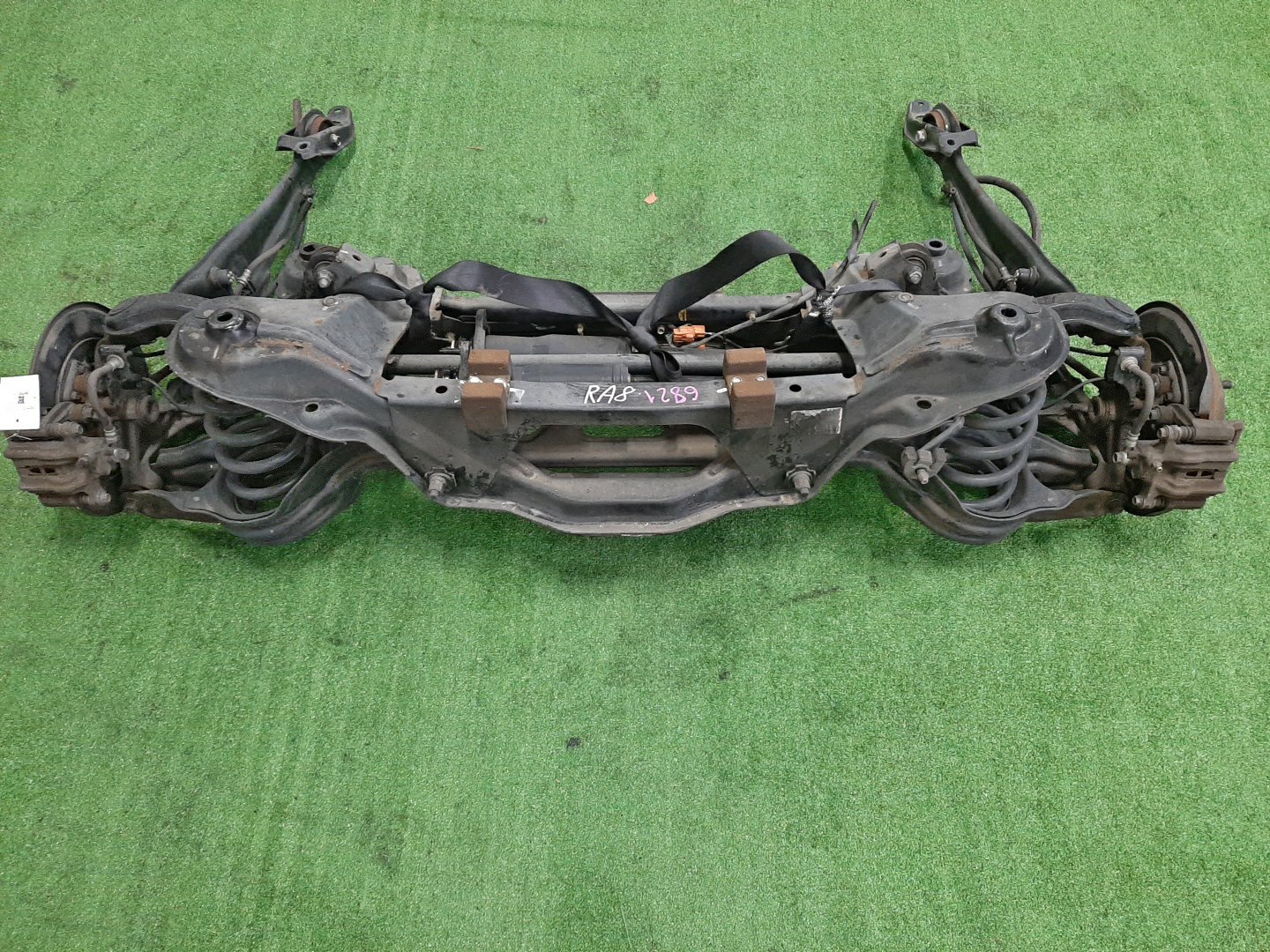 Балка задняя HONDA ODYSSEY RA8 J30A 6821 2 ракурс Балка задняя HONDA ODYSSEY RA8 J30A 6821 2 ракурс