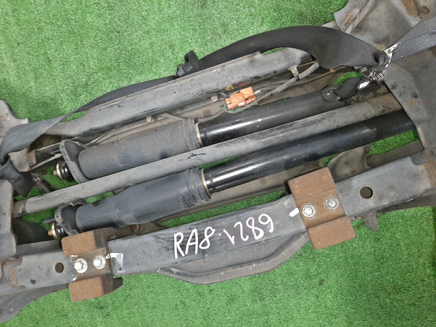 Балка задняя HONDA ODYSSEY RA8 J30A 6821 3 ракурс Балка задняя HONDA ODYSSEY RA8 J30A 6821 3 ракурс
