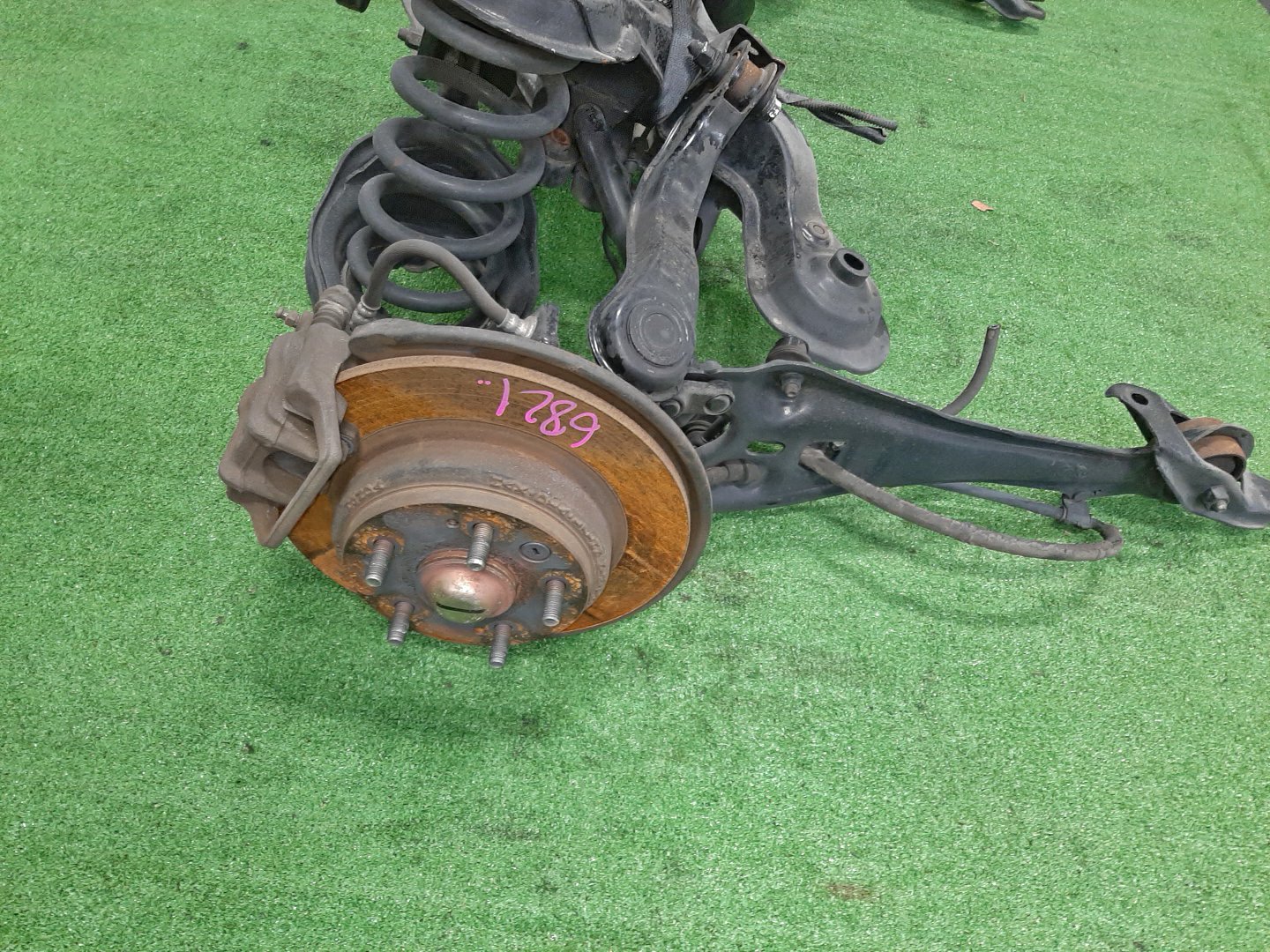 Балка задняя HONDA ODYSSEY RA8 J30A 6821 4 ракурс Балка задняя HONDA ODYSSEY RA8 J30A 6821 4 ракурс