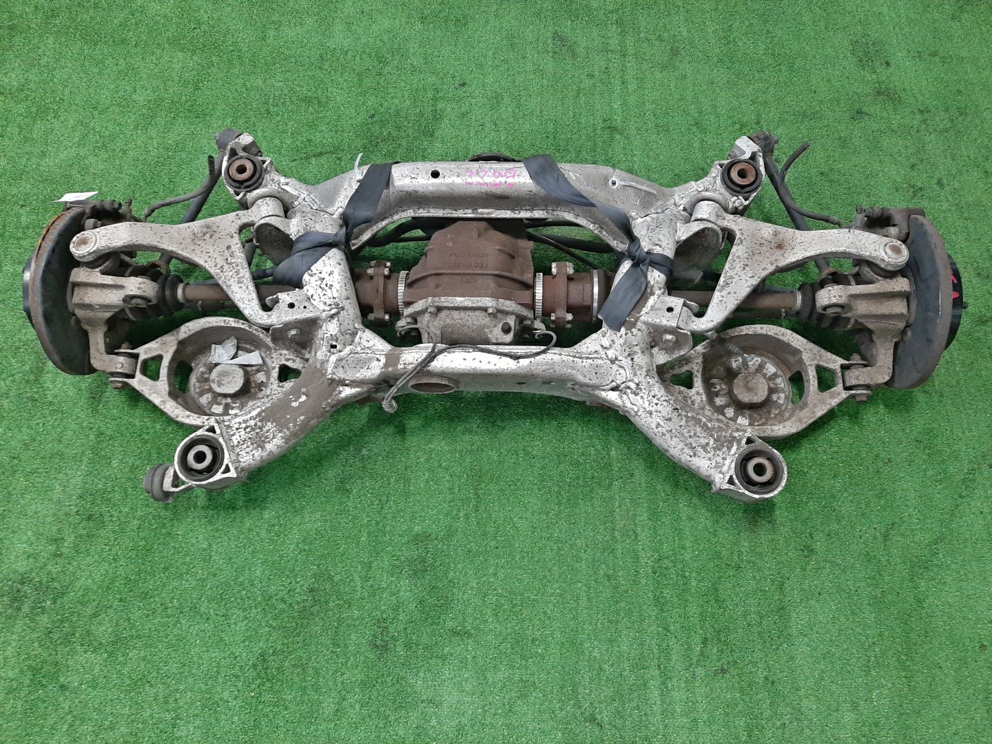Балка задняя NISSAN SKYLINE V35 VQ25DD 6822 2 ракурс
