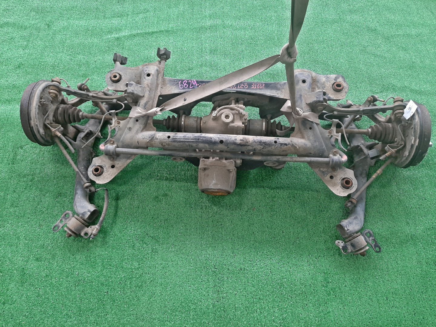 Балка задняя TOYOTA PREMIO ZZT245 1ZZ-FE 6824 1 ракурс
