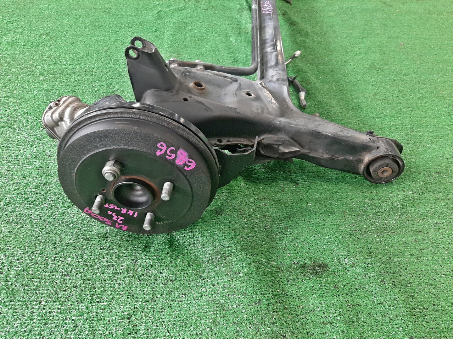 Балка задняя TOYOTA TANK M900A 1KR-VET 6856 3 ракурс